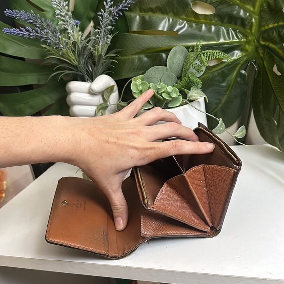 Louis Vuitton Small Monogram Wallet - Picture 14 of 15
